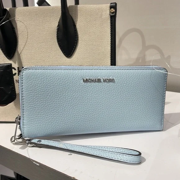 Brand New with Tag authentic Michael Kors Jet Set Travel Large Travl CONTINENTAL - Picture 3 of 16